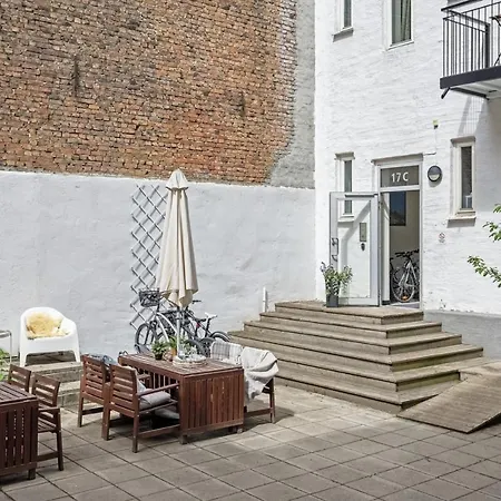 Apartment Lovely 2-bedroom Vacation In !